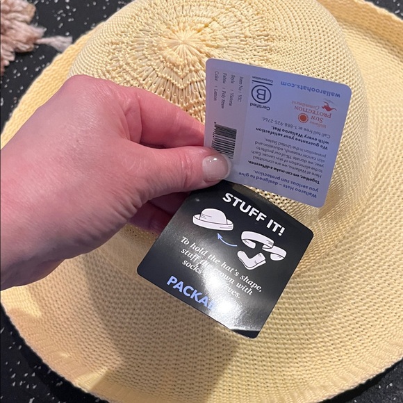 Yellow wallaroo packable Victoria - Picture 4 of 4